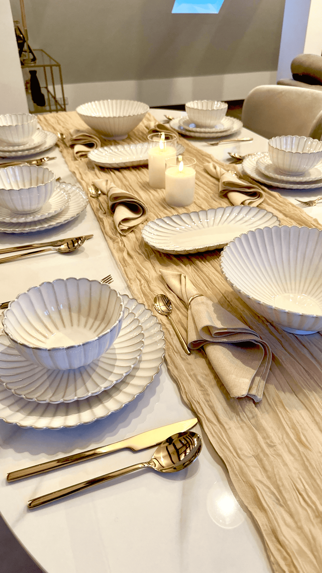 Belle Geschirrset 22 Teilig |Bis zu 6 Personen| + Chanté Besteckset 24 Teilig in Gold